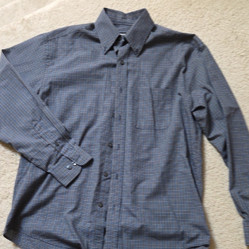 Van Heusen Blue Small Plaid Casual Button Down Dress Shirt